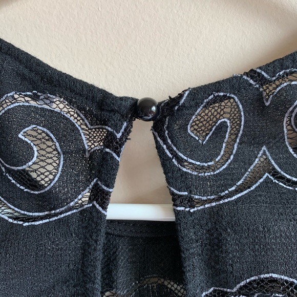 Black Net Design T-Shirt - Picture 3 of 3
